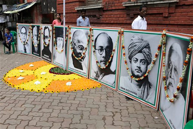 तस्वीरें: जश्न-ए-आजादी में डूबा पूरा देश