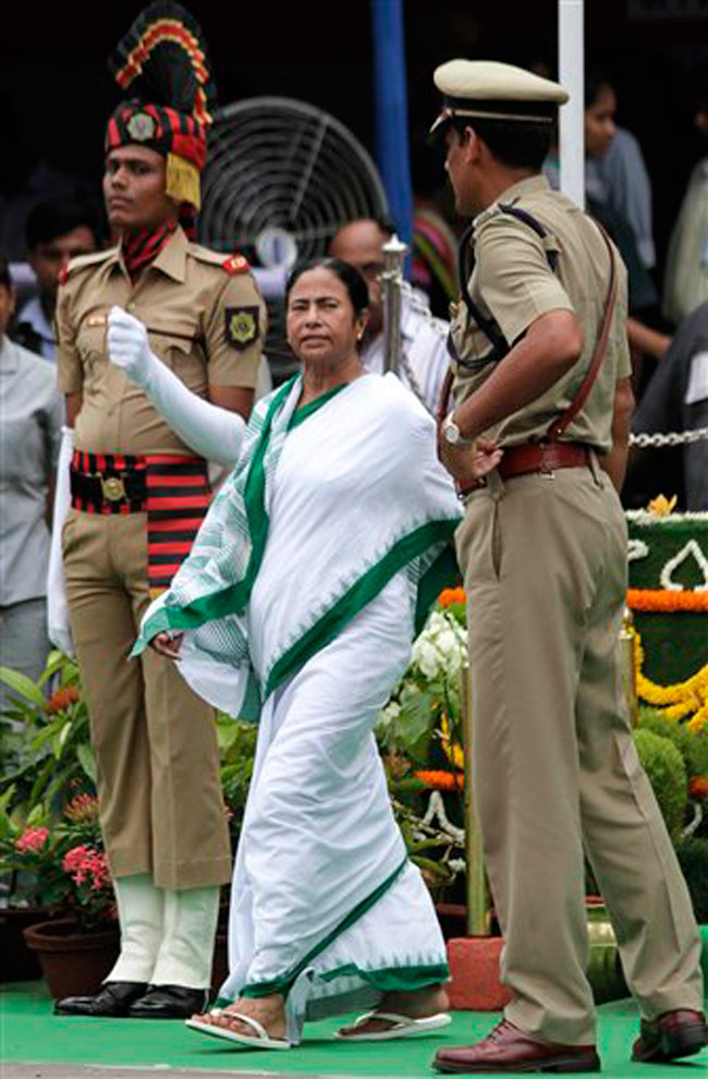 तस्वीरें: जश्न-ए-आजादी में डूबा पूरा देश