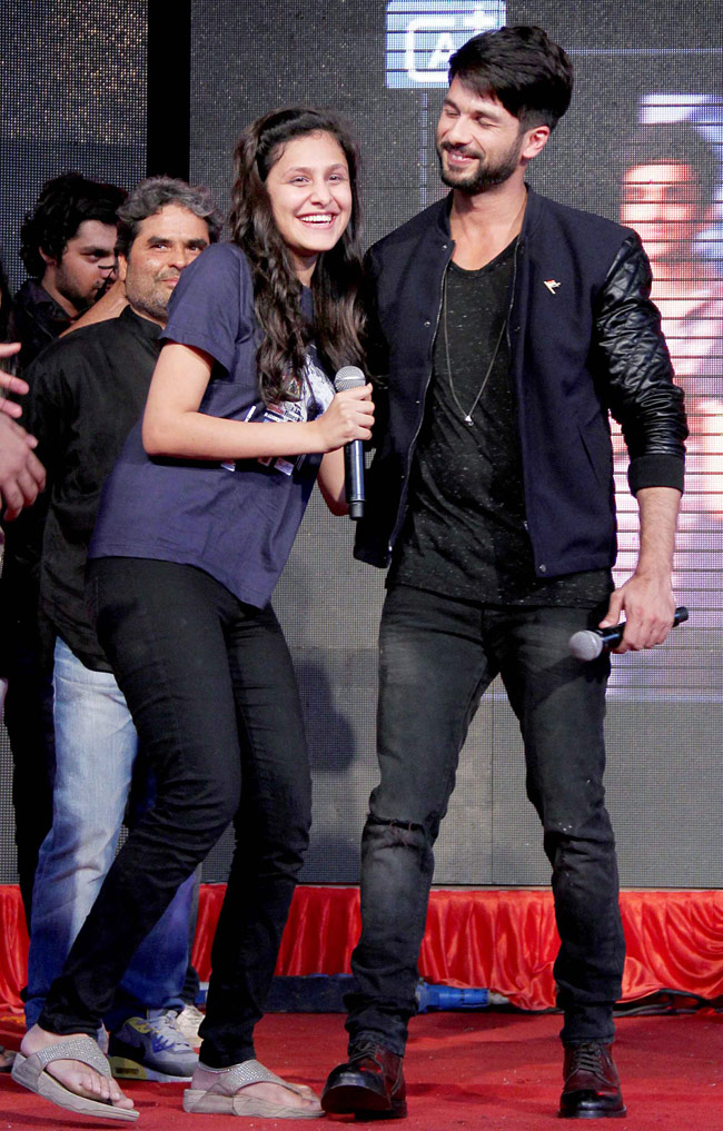 'हैदर' के प्रमोशन में जुटे श्रद्धा और शाहिद कपूर