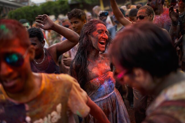 स्पेन के मेड्रिड में होली के रंग