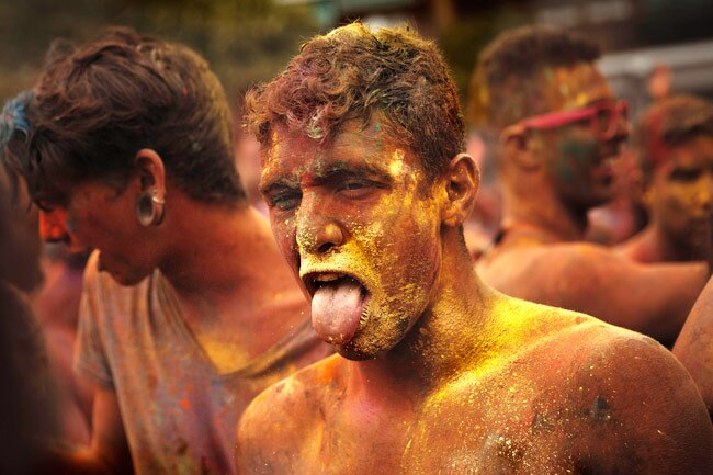 स्पेन के मेड्रिड में होली के रंग