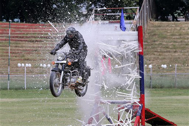 तस्वीरें: जश्न-ए-आजादी में डूबा पूरा देश