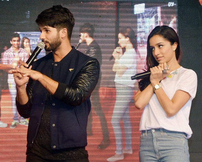 'हैदर' के प्रमोशन में जुटे श्रद्धा और शाहिद कपूर