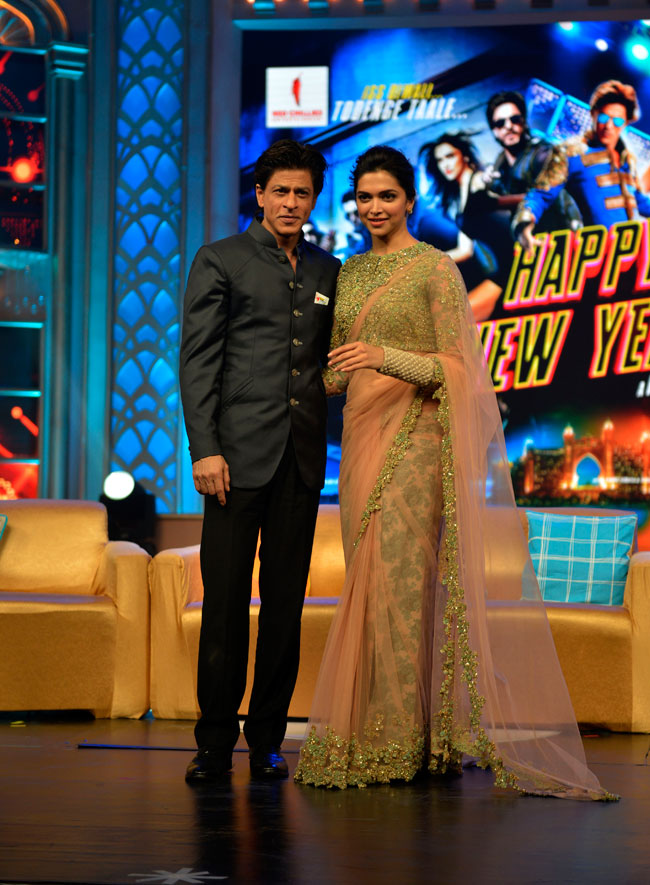 फिल्म 'हैप्पी न्यू ईयर' के म्‍यूजिक लॉन्‍च पर स्‍टारकास्‍ट की मस्‍ती