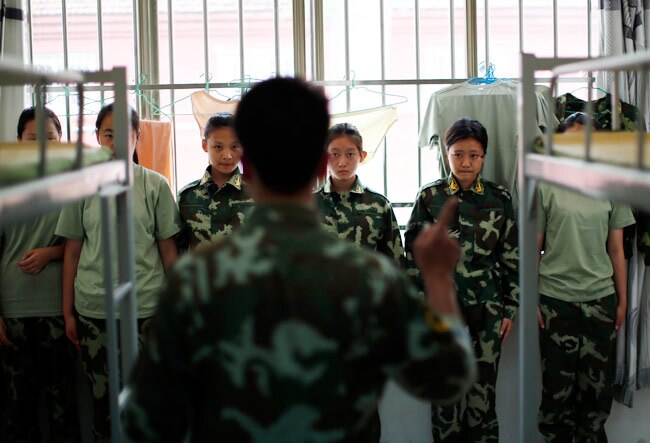 चीन में ऐसे छुड़ाया जाता है इंटरनेट का नशा