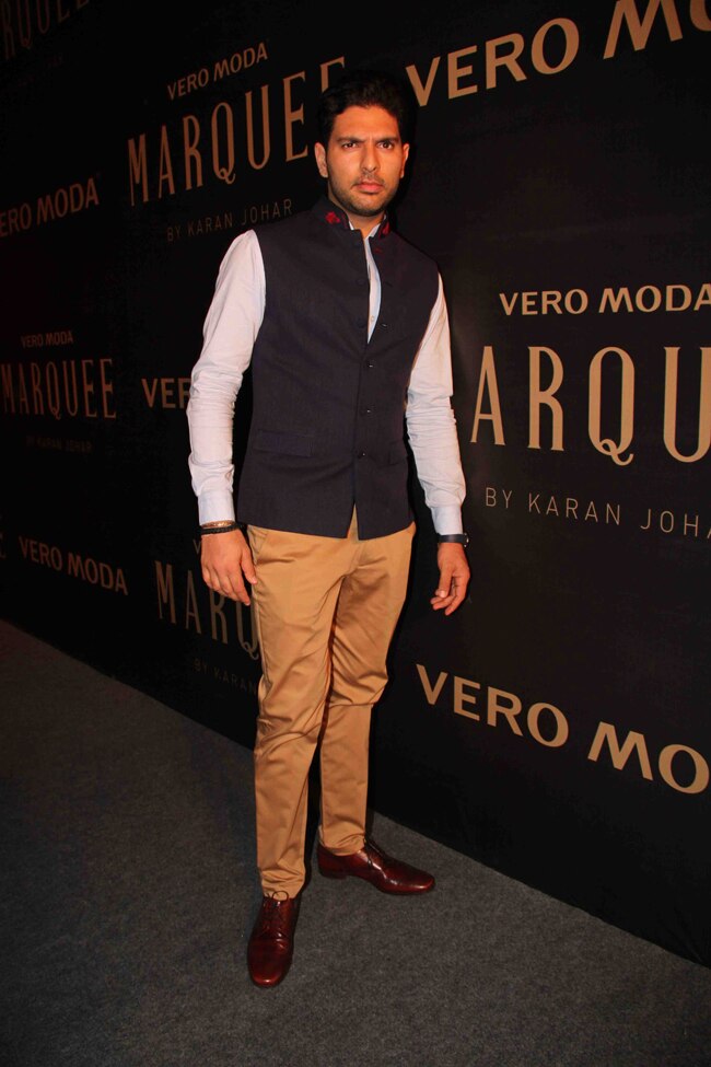 हुस्न की मलिकाओं ने लूट ली करन जौहर की शाम