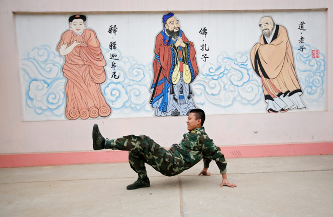 चीन में ऐसे छुड़ाया जाता है इंटरनेट का नशा