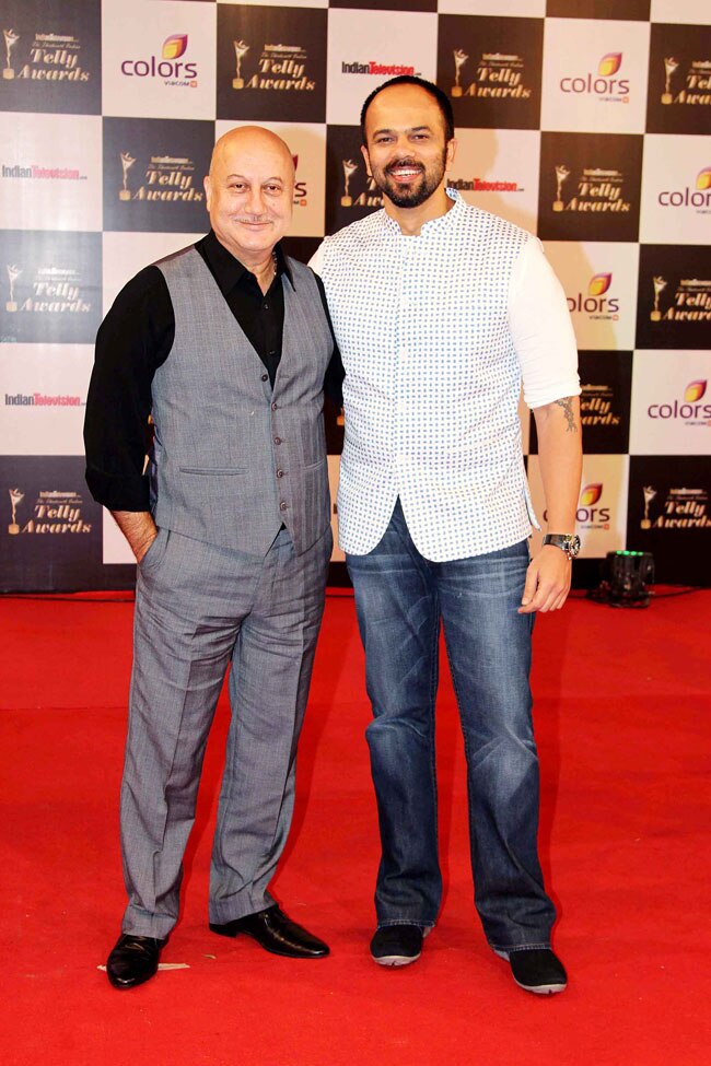 टेली अवॉर्ड्स: TV वाले भी आए, फिल्म वाले भी आए