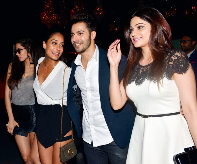 हुस्न की मलिकाओं ने लूट ली करन जौहर की शाम