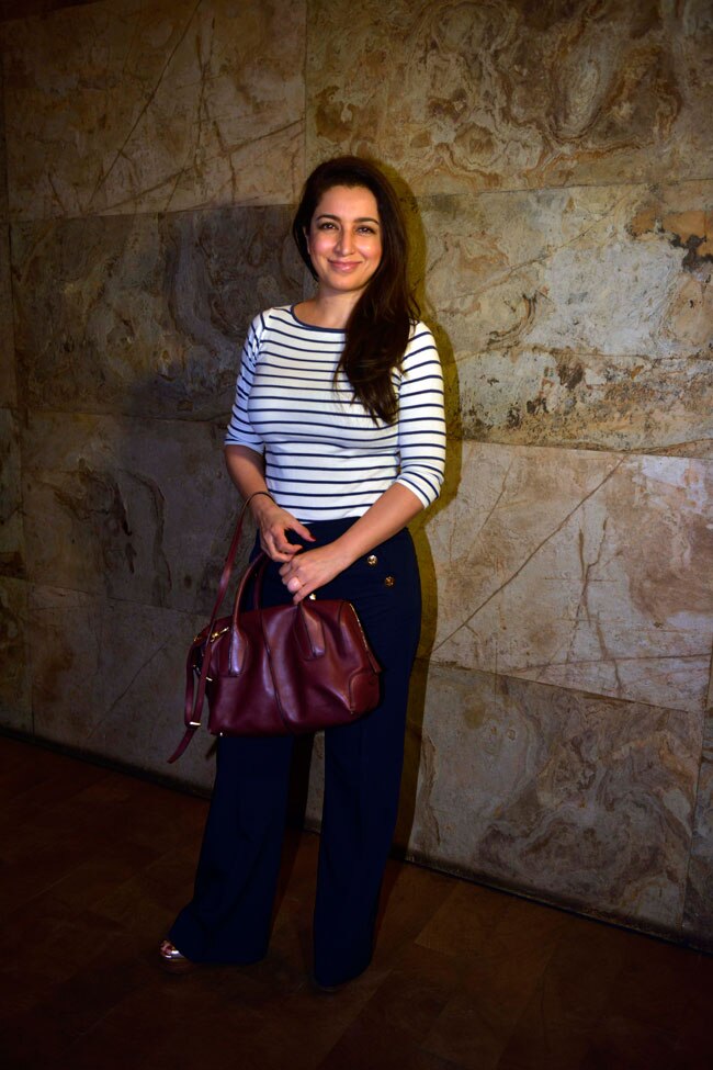 मोटा चश्मा पहन 'खूबसूरत' की स्क्रीनिंग पर पहुंचे सोनम-फवाद