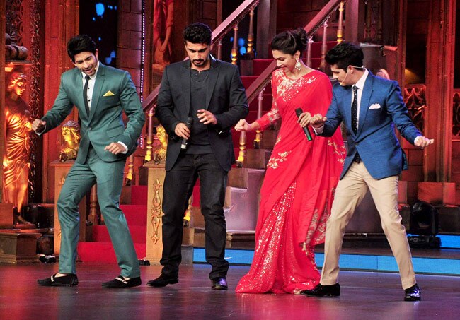 'सिने स्टार्स की खोज' के सेट पर दीपिका-अर्जुन का बैडमिंटन शो...