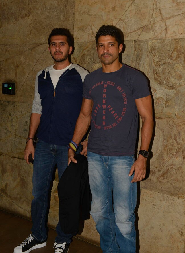 मोटा चश्मा पहन 'खूबसूरत' की स्क्रीनिंग पर पहुंचे सोनम-फवाद