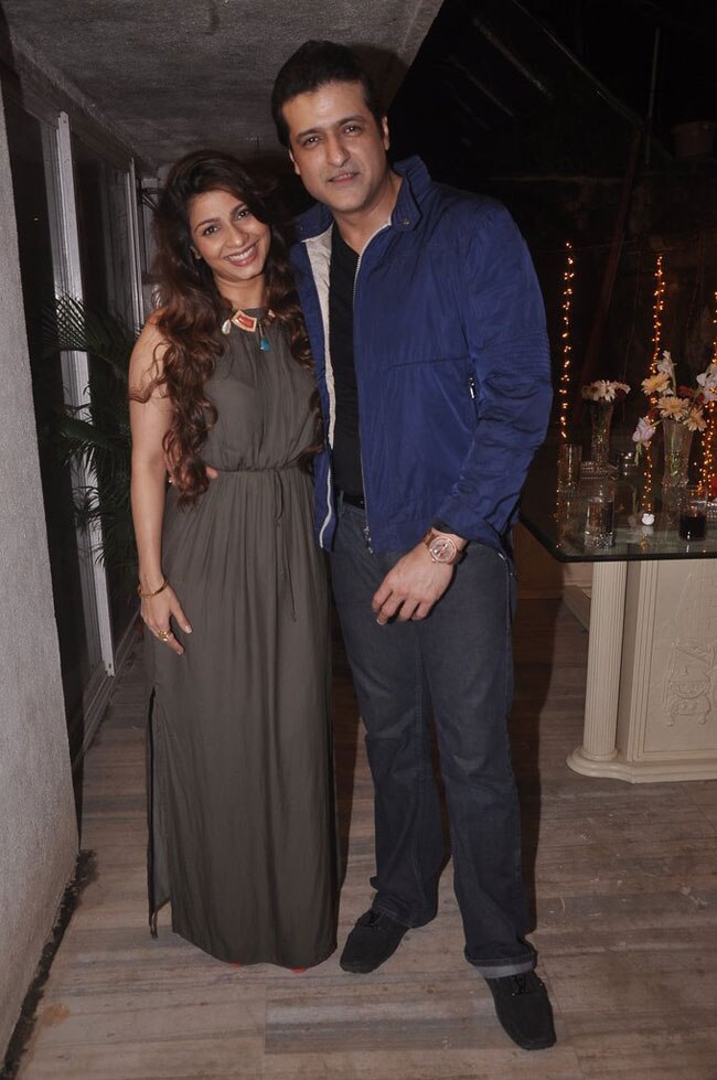 अरमान-तनीषा का ऐसा खुल्लम-खुल्ला प्यार...