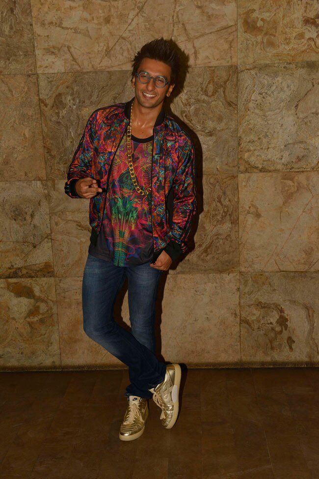 मोटा चश्मा पहन 'खूबसूरत' की स्क्रीनिंग पर पहुंचे सोनम-फवाद