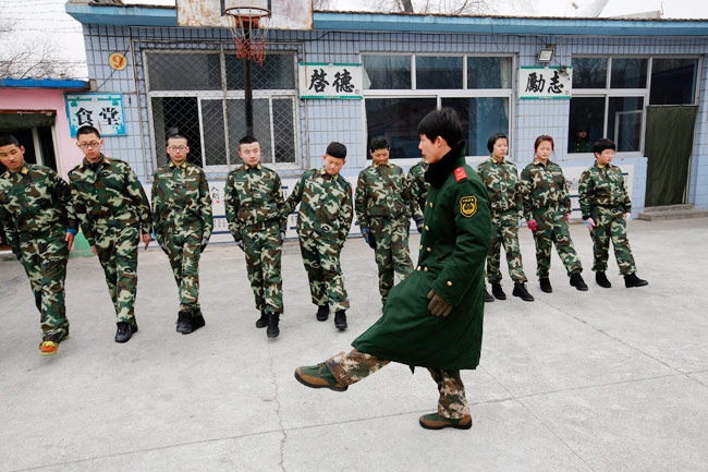 चीन में ऐसे छुड़ाया जाता है इंटरनेट का नशा