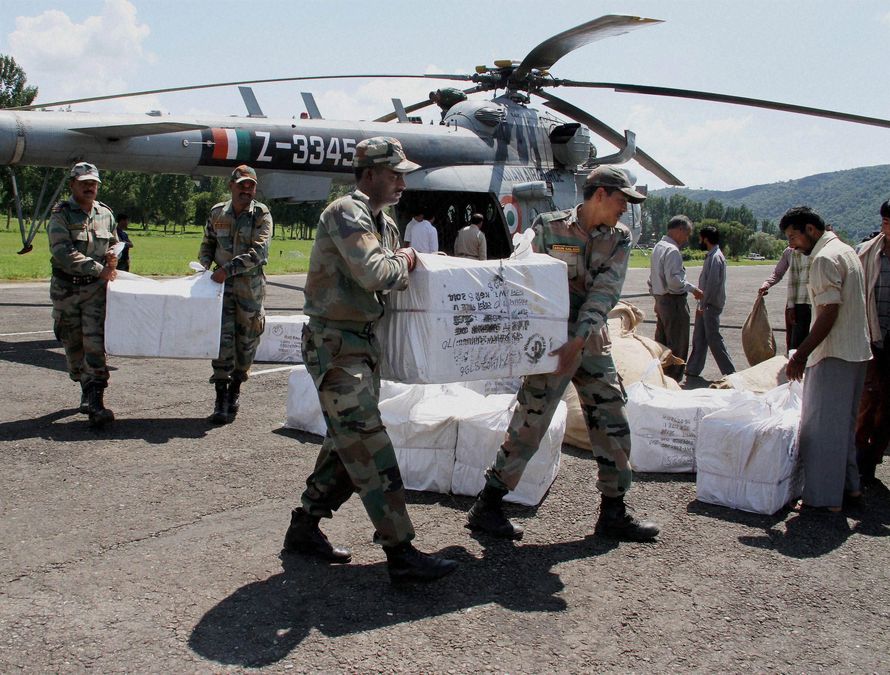 बाढ़ में डूबी राजधानी श्रीनगर, देखें जल प्रलय की तस्वीरें