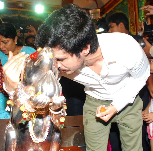 प्रियंका ने 'दर्शन' संग किए गणपति के दर्शन