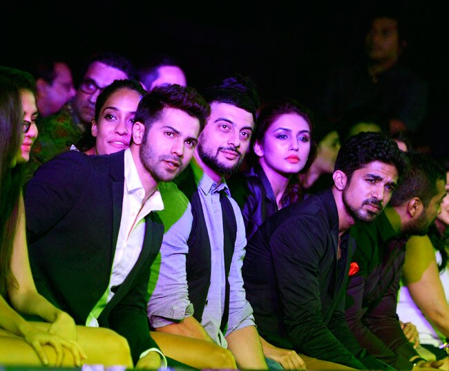 हुस्न की मलिकाओं ने लूट ली करन जौहर की शाम