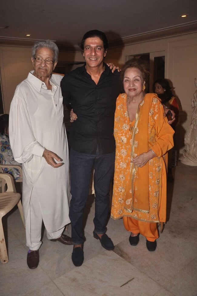 अरमान-तनीषा का ऐसा खुल्लम-खुल्ला प्यार...