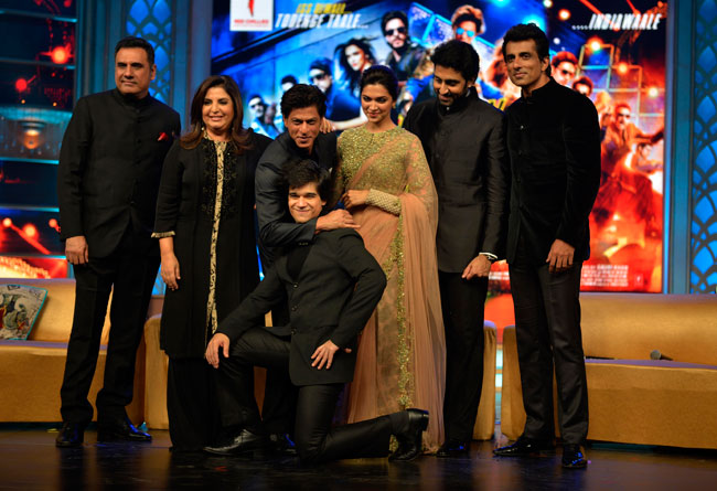 फिल्म 'हैप्पी न्यू ईयर' के म्‍यूजिक लॉन्‍च पर स्‍टारकास्‍ट की मस्‍ती