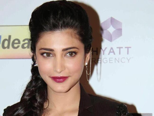 उफ्फ्फ...बॉलीवुड बालाओं के ये 'कातिलाना' ईयर कफ...