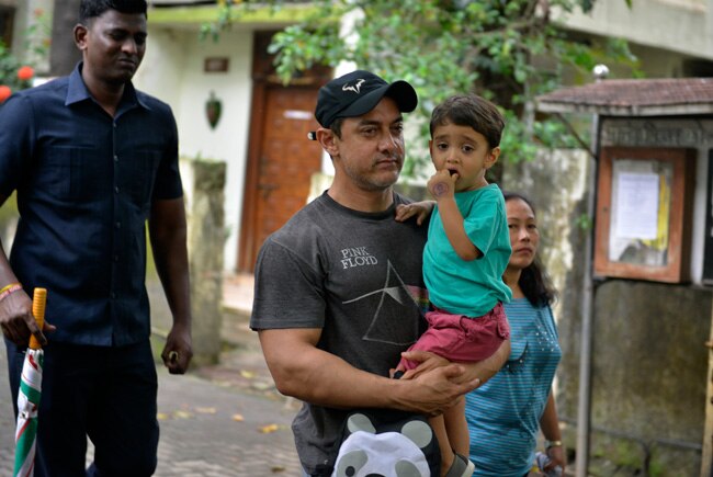 जब पापा आमिर गए बेटे को स्‍कूल छोड़ने...