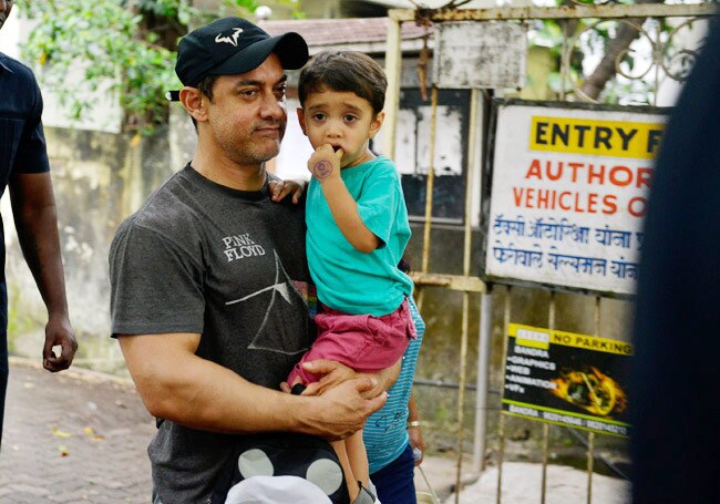 जब पापा आमिर गए बेटे को स्‍कूल छोड़ने...