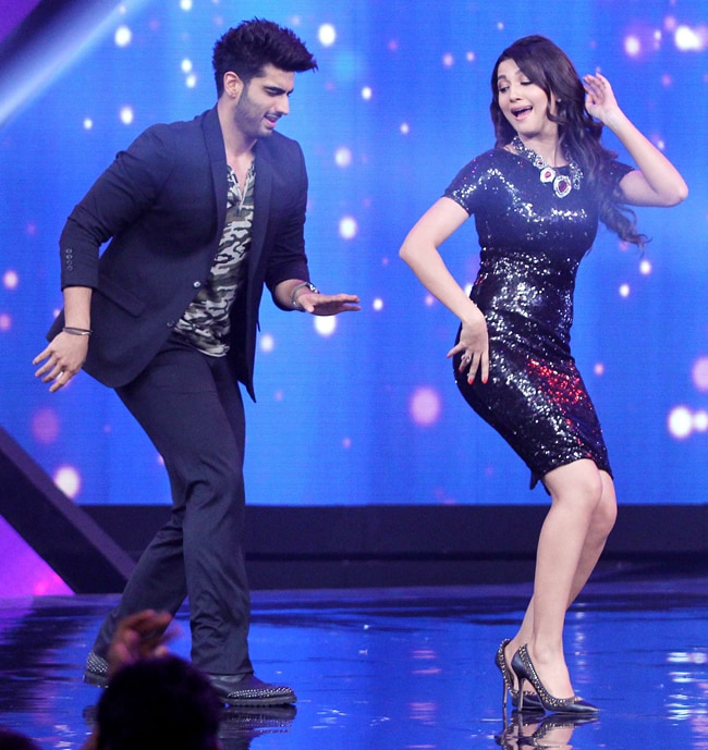 हनी सिंह के मंच पर दीपिका और अर्जुन के ठुमके