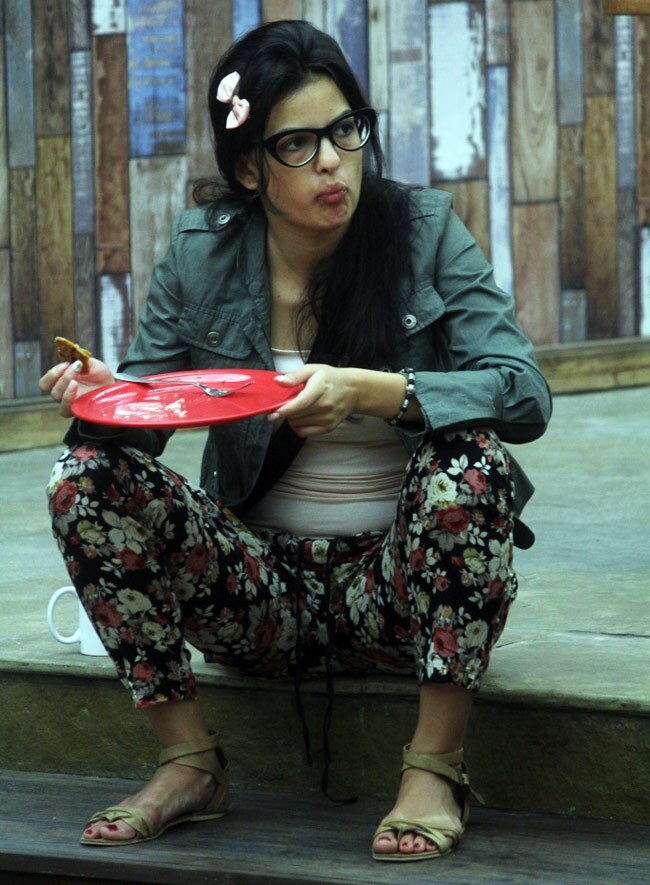 बिग बॉस के घर से बाहर हुईं 'ग्लैमर गर्ल' नताशा