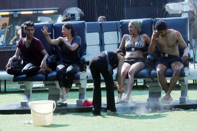 Bigg Boss 8: लग्‍जरी घर में घुसने के लिए छिड़ी जंग