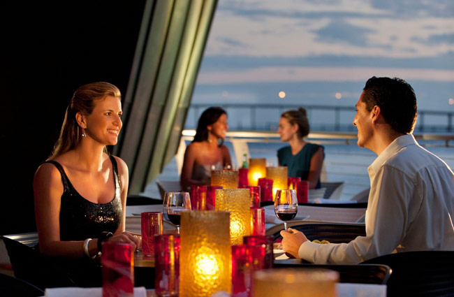 डेट पर लड़की को इंप्रेस करने के 10 तरीके