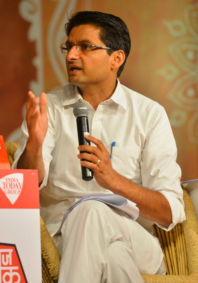 मोदी सरकार के 100 दिन पूरे, आज तक ने बैठाई पंचायत