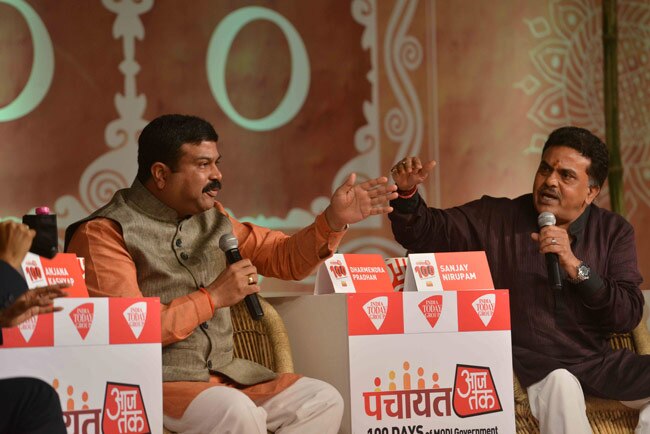 मोदी सरकार के 100 दिन पूरे, आज तक ने बैठाई पंचायत