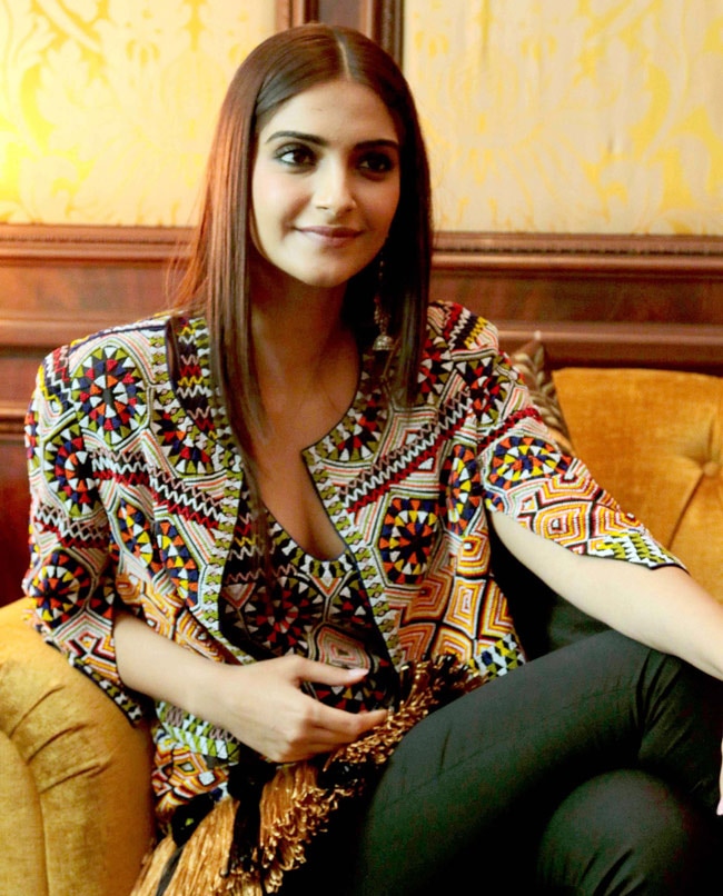 ... जब 'खूबसूरत' सोनम कपूर और फवाद खान बने टीवी होस्ट