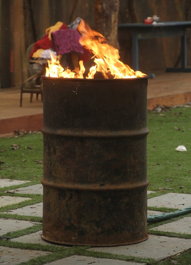 Bigg Boss 8: नॉमिनेशन का नाम, आग में डाल