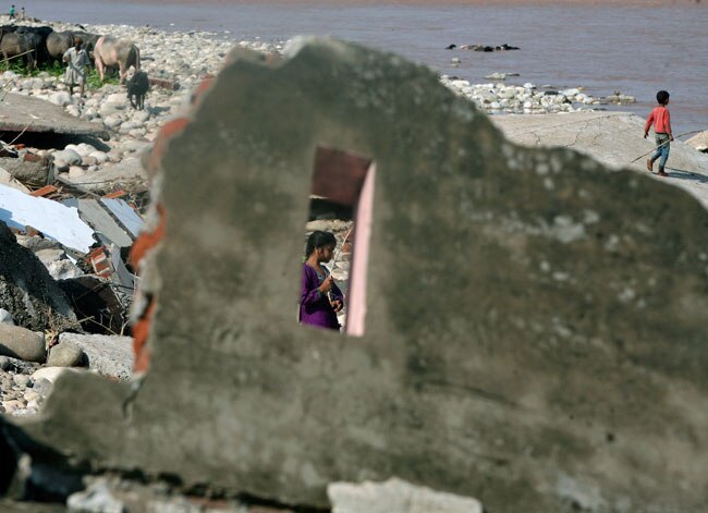 बाढ़ में डूबी राजधानी श्रीनगर, देखें जल प्रलय की तस्वीरें