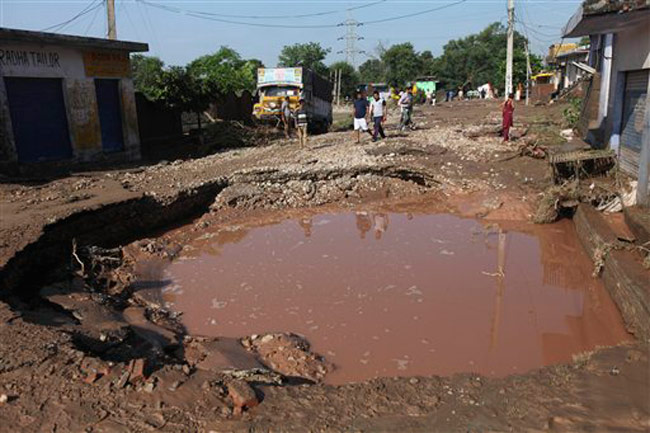 बाढ़ में डूबी राजधानी श्रीनगर, देखें जल प्रलय की तस्वीरें