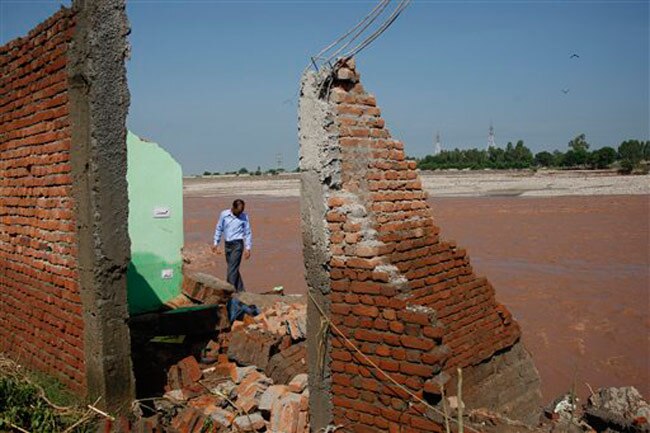 बाढ़ में डूबी राजधानी श्रीनगर, देखें जल प्रलय की तस्वीरें