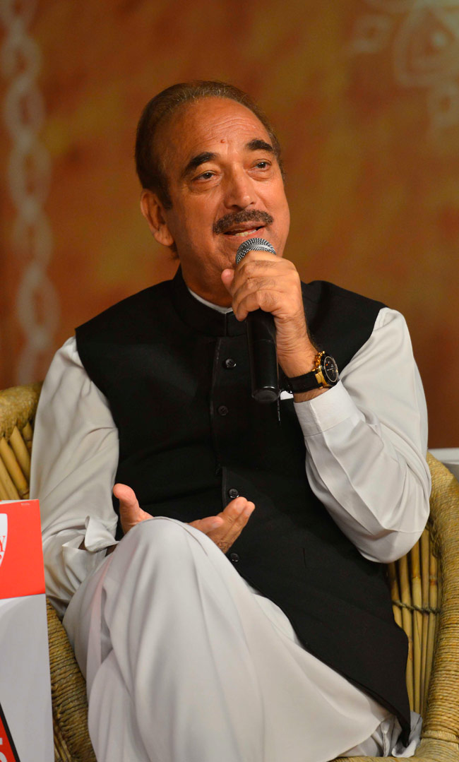 मोदी सरकार के 100 दिन पूरे, आज तक ने बैठाई पंचायत