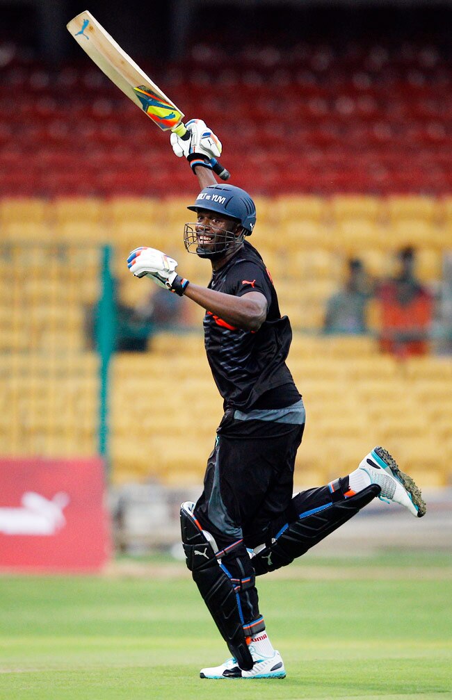 क्रिकेट में बोल्ट ने दिया युवी को 'झटका' तो 100 मीटर में जीते युवराज