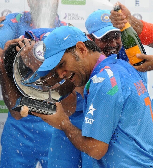 सीरीज जीत शैंपेन में नहाई टीम इंडिया....