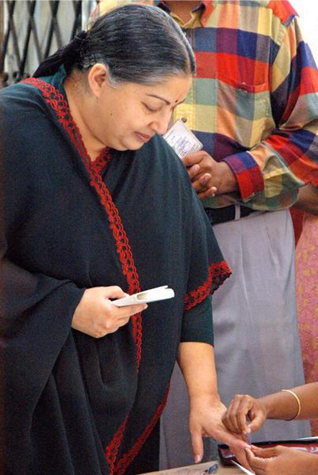 जयललिता का फिल्म से लेकर राजनीति तक का सफर...