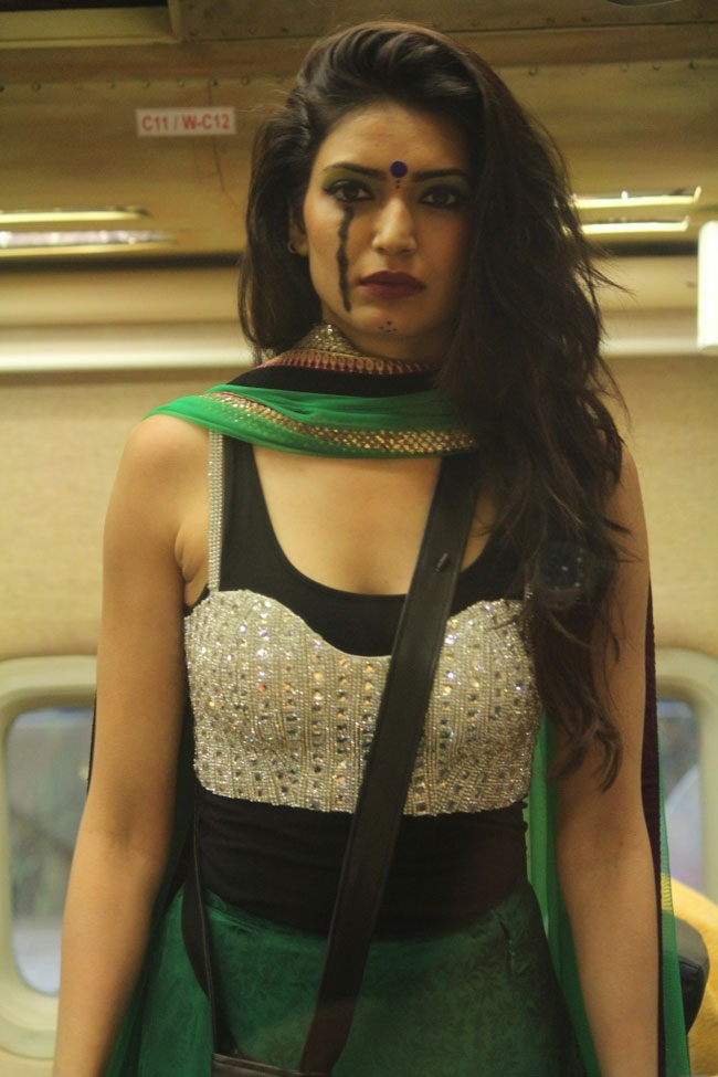 तस्वीरों में BIGG BOSS-8 का पहला दिन