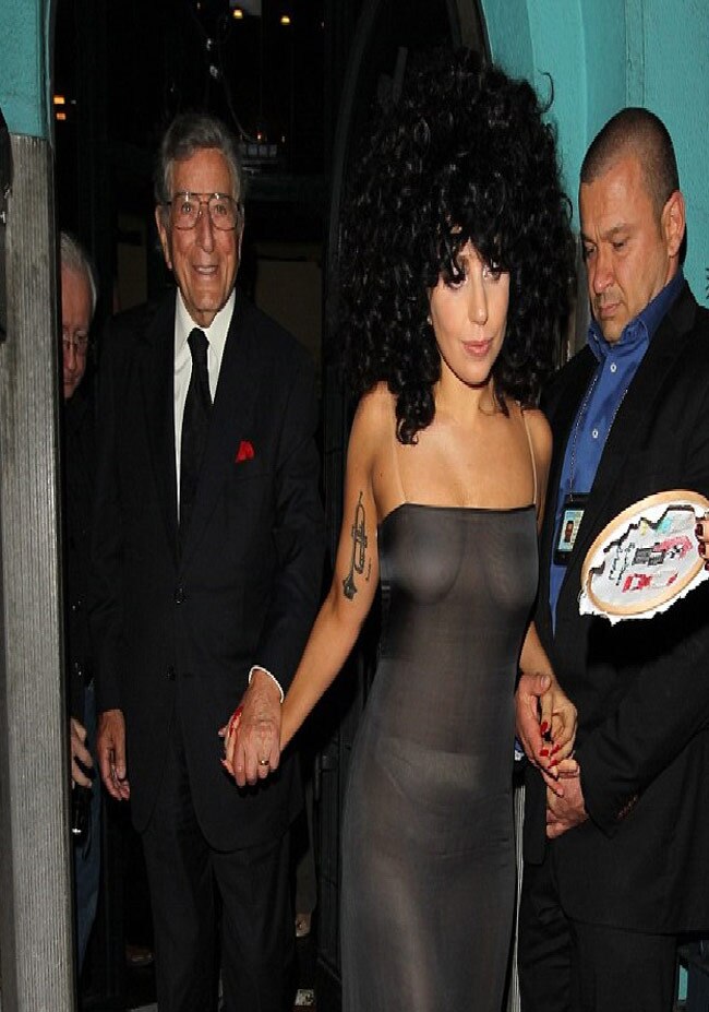 गागा न्यूड तो नहीं, पर इससे कम भी नहीं...