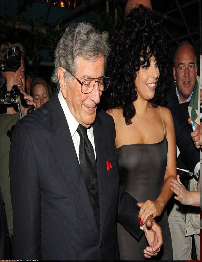 गागा न्यूड तो नहीं, पर इससे कम भी नहीं...