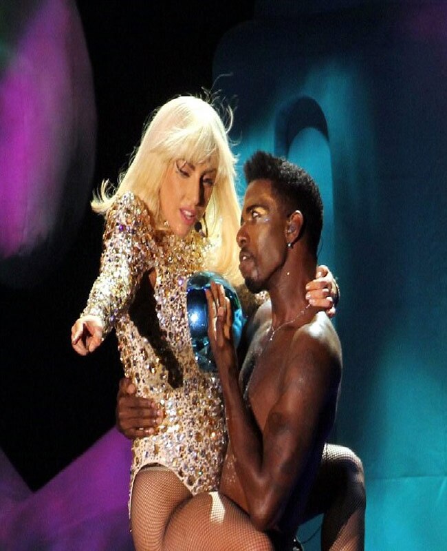 गागा न्यूड तो नहीं, पर इससे कम भी नहीं...