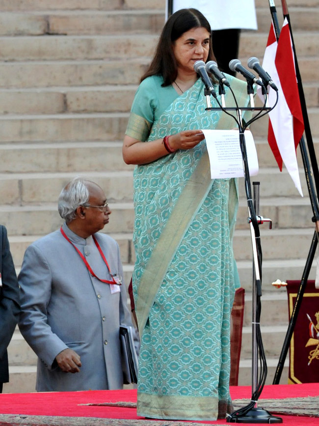 तस्वीरों में लोकसभा और गांधी परिवार का रिश्ता...