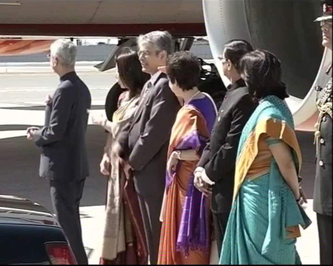 प्रधानमंत्री नरेंद्र मोदी पहुंचे अमेरिका, भव्‍य स्‍वागत