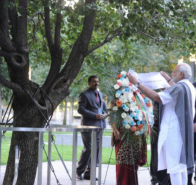 नरेंद्र मोदी ने 9/11 में मारे गए लोगों को श्रद्धांजलि दी