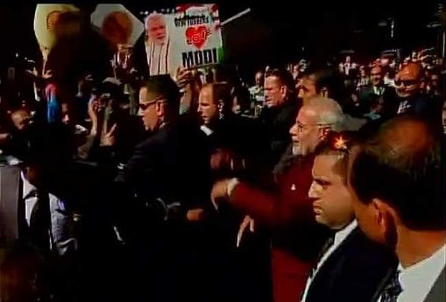 प्रधानमंत्री नरेंद्र मोदी पहुंचे अमेरिका, भव्‍य स्‍वागत